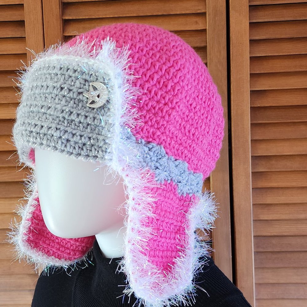 Hamdmade hat and matching gloves